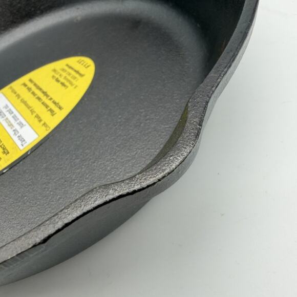 New Lodge Cast Iron Skillet 5SK 8 Inch Frying Pan Cookware USA Made - Picture 5 of 7